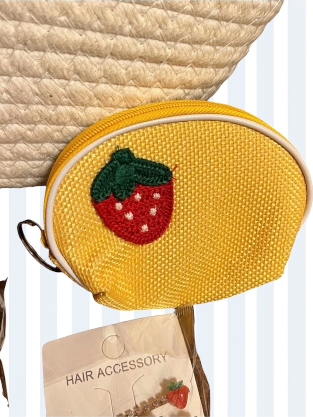 Bundle-Strawberry Tote Bag, Paper Stationery, Coin purse, Hairclips - Picture 4 of 6